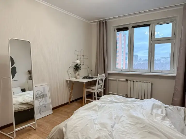 Комната, 15 м²
М народное ополчение

• 14 Мин пешком
• 3-Комнатная квартира
• 11 Этаж из 17
• Ул маршала тухачевского 14 к1, на карте

46 000 ₽/Мес, без комиссии
Большой гайд по аренде

Холодильник • стиральная машина • интернет • мебель • лифт • посудомойка • кондиционер • с животными • с детьми • телевизор • мусоропровод • консьерж

Район хорошёво-мнёвники
Чистота 4.06 транспорт 4.47
Парки и скверы 3.70

Агент. Один из самых зеленых районов москвы с развитой инфраструктурой. Главное, все в пешей доступности: 14 минут до м. Народное ополчение, 7 минут до парка роща, 5 минут до вкусвилл, аптек и кафе. В стоимость включено: безлимитный wi-fi, еженедельная уборка общественных зон, вся необходимая техника, йога, английский и мероприятия внутри коливинга.

Elena, написать
Уровень доверия средний 🆗
Выложить квартиру бесплатно - фотография - 3
