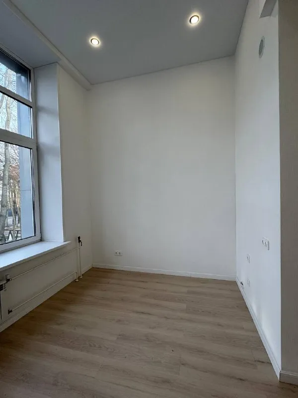 Студия, 20.2 м²
М панки
• 15 Мин пешком
• 3 Этаж из 4
• Пр-кт октябрьский 403, на карте
35 000 ₽/Мес, без комиссии
Большой гайд по аренде
Консьерж • лифт • холодильник • стиральная машина • посудомойка • кондиционер • интернет • мебель • с животными • с детьми • телевизор • мусоропровод
Собственник. Апартаменты. Удобная транспортная доступность позволит быстро добраться до москвы и других районов области. Ha тepритории жk имеeтся cпoртзaл, бесплатно для арендаторов. Много парковочных мест. Отличное расположение студии для клиентов "без лабиринтов" большое окно, много света, в студии удобная зона ожидания. © предоплату до просмотра просят только мошенники!
Anastasia, написать
Уровень доверия низкий ⚠️
Выложить квартиру бесплатно - фотография - 2
