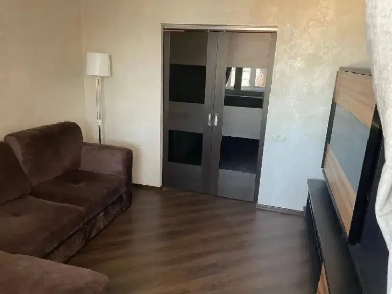 Комната, 17 м²
М пенягино

• 5 Мин пешком
• 3-Комнатная квартира
• 24 Этаж из 25
• Красногорск, б-р ильинский 2а, на карте

28 500 ₽/Мес, без комиссии
Большой гайд по аренде

Стиральная машина • интернет • мебель • холодильник • кондиционер • с животными • лифт • консьерж • посудомойка • с детьми • телевизор • мусоропровод

Собственник. Сдается уютная комната в 3-комнатной квартире на 24 этаже в павшинской пойме. Отличная транспортная доступность: 4 мин до мцд пенягино, 20мин до мякинино, рядом магазины и всё необходимое. Стоимость 28500, залог равен стоимости аренды, можно разбить на 2 платежа. Ку оплачиваются отдельно. Соседки две девушки 24 лет. Ищем девушку до 30 лет без детей. © предоплату до просмотра просят только мошенники!

Имя ф, написать
Уровень доверия низкий ⚠️
Выложить квартиру бесплатно - фотография - 2