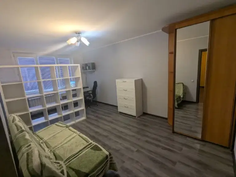 2-Комн квартира, 44.6 м²
М раменки
• 2 Мин пешком
• 6 Этаж из 9
• Ул винницкая 5, на карте
Интернет • мебель • кондиционер • холодильник • стиральная машина • с детьми • мусоропровод • с животными • телевизор • лифт • посудомойка • консьерж
Район раменки
Чистота 4.51 транспорт 4.25
Парки и скверы 4.70
Собственник. Могут быть дополнительные пожелания к нанимателю. В большой комнате рабочее место с компьютером, монитором, колонками. В спальне компьютер с монитором для просмотра контента. Кондиционер. В ванной бойлер на случай отключения горячей воды. Сделана шумоизоляция. В квартире не курят. Оплата: аренда, вода, электричество, интернет. © предоплату до просмотра просят только мошенники!
Аукцион! Предложи цену в комментариях с рассказом о себе. Собственник напишет в лс на лучшее предложение.
Выложить квартиру бесплатно - фотография - 1