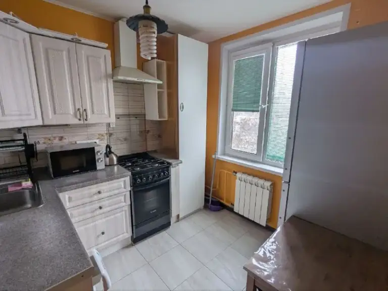 2-Комн квартира, 44.6 м²
М раменки
• 2 Мин пешком
• 6 Этаж из 9
• Ул винницкая 5, на карте
Интернет • мебель • кондиционер • холодильник • стиральная машина • с детьми • мусоропровод • с животными • телевизор • лифт • посудомойка • консьерж
Район раменки
Чистота 4.51 транспорт 4.25
Парки и скверы 4.70
Собственник. Могут быть дополнительные пожелания к нанимателю. В большой комнате рабочее место с компьютером, монитором, колонками. В спальне компьютер с монитором для просмотра контента. Кондиционер. В ванной бойлер на случай отключения горячей воды. Сделана шумоизоляция. В квартире не курят. Оплата: аренда, вода, электричество, интернет. © предоплату до просмотра просят только мошенники!
Аукцион! Предложи цену в комментариях с рассказом о себе. Собственник напишет в лс на лучшее предложение.
Выложить квартиру бесплатно - фотография - 6