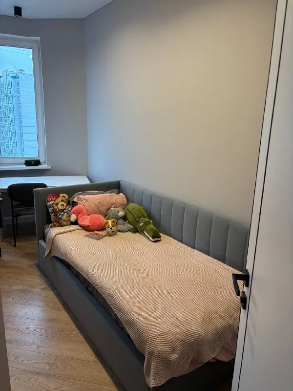 2-Комн квартира, 52 м²
М медведково

• 10 Мин на транспорте
• 12 Этаж из 20
• Ул малыгина 12а, на карте

85 000 ₽/Мес, без комиссии
Большой гайд по аренде

Холодильник • стиральная машина • интернет • мебель • посудомойка • кондиционер • с животными • с детьми • телевизор • мусоропровод • лифт • консьерж

Собственник. Друзья, в аренду предлагается красивая двухкомнатная квартира в новом современном доме. Полностью меблирована и оборудована техникой (стиральная машина, посудомоечная машина, холодильник, духовой шкаф, микроволновая печь, варочная панель). В квартире две изолированные спальни, просторная кухня, совмещенный санузел, гардеробная. © предоплату до просмотра просят только мошенники!

Кирилл п, написать
Уровень доверия низкий ⚠️
Выложить квартиру бесплатно - фотография - 9