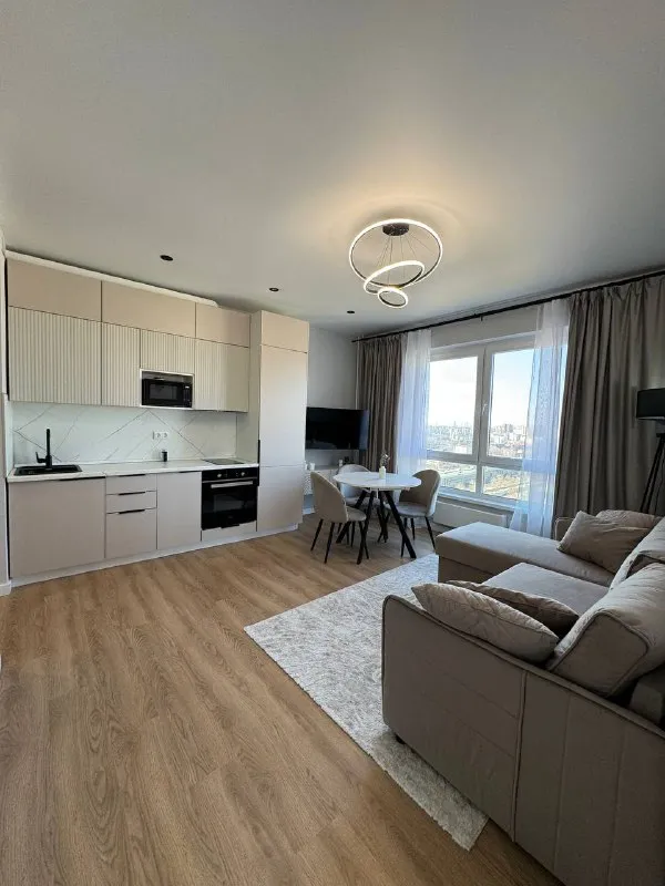 3-Комн квартира, 48.6 м²
М новохохловская

• 7 Мин пешком
• 23 Этаж из 33
• Ул новохохловская 15 к3, на карте

110 000 ₽/Мес, без комиссии
Большой гайд по аренде

Холодильник • стиральная машина • интернет • мебель • кондиционер • телевизор • лифт • с детьми • посудомойка • с животными • мусоропровод • консьерж

Собственник. Собственник. С 19.01 сдается на длительный срок евро3ка, две изолир спальни, раздельный санузел, кухня-гостиная, квартира имеет потрясающие виды на москву сити, останкинскую башню, встречать и провожать рассветы и закаты будет одно удовольствие! Коммунальные услуги включены в арендн плату, залог равен сумме месячной аренды, можно разбить на 2 мес. © предоплату до просмотра просят только мошенники!

Аржаана м, написать
Уровень доверия низкий ⚠️
Выложить квартиру бесплатно - фотография - 8