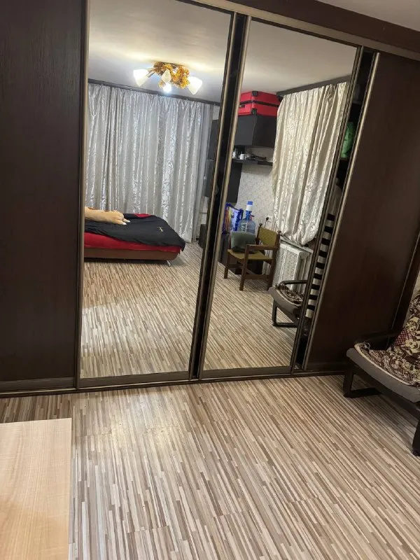 Комната🏙️
М. Кантемровская2️⃣

Сдается комната. Метро кантемировская

Рядом именно несколько магазинов, в 10 минутах ашан. Рядом с метро fix prises.

До метро минут 15 на автобусе

💳Цена: 33.000₽ с ку.

К заселению уже готово.

💌Telegram: @maksatmuradovna862 - фотография - 2