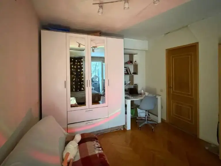 Комната, 16.6 м²
М тимирязевская

• 10 Мин пешком
• 2-Комнатная квартира
• 3 Этаж из 9
• Ул дубки 11, на карте

27 000 ₽/Мес, без комиссии
Большой гайд по аренде

Интернет • мебель • холодильник • стиральная машина • телевизор • мусоропровод • лифт • посудомойка • кондиционер • с животными • с детьми • консьерж

Тимирязевский район
Чистота 3.99 транспорт 4.63
Парки и скверы 4.89

Субаренда. Комната ~10 мин. От м. Тимирязевская 9️ ищем соседку в комнату на 5 месяцев (~с марта по июль). Комната в 2-комнатной уютной квартире отличный район, рядом парк в 5 минутах парк дубки, в 2 минутах все пв и магазины: вкусвилл, магнит, пятерочка и т. Д. Вся необходимая техника есть балкон есть залог

Мария х, написать
Уровень доверия средний 🆗
Выложить квартиру бесплатно - фотография - 1