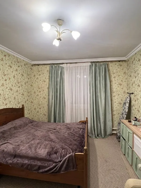 Комната, 17 м²
М ясенево
• 7 Мин пешком
• 2-Комнатная квартира
• 13 Этаж из 16
• Пр-кт новоясеневский 16 к1, на карте
30 000 ₽/Мес, без комиссии
Большой гайд по аренде
Холодильник • стиральная машина • интернет • мебель • мусоропровод • лифт • посудомойка • кондиционер • с животными • с детьми • телевизор • консьерж
Район ясенево
Чистота 4.69 транспорт 4.61
Парки и скверы 5.00
Собственник. Сдается комната для девушки, уважающей личное пространство от 25 лет. Без вредных привычек (не курящая). Расположение - 700 метро от метро ясенево. Комната располагается в 2-х комнатной квартире, в соседней комнате живет девушка. Рядом есть множество разных магазинов, сквер за домом, рядом лес. Квартира полностью соответствует фото. © предоплату до просмотра просят только мошенники!
Aleksandra, написать
Уровень доверия низкий ⚠️
Выложить квартиру бесплатно - фотография - 2