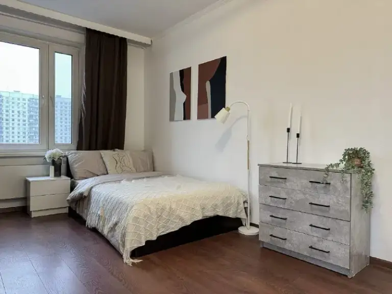Комната, 14.4 м²
М ясенево
• 4 Мин пешком
• 3-Комнатная квартира
• 9 Этаж из 9
• Пр-кт новоясеневский 32 к3, на карте
40 000 ₽/Мес, без комиссии
Большой гайд по аренде
Холодильник • стиральная машина • интернет • мебель • лифт • посудомойка • кондиционер • с животными • с детьми • телевизор • мусоропровод • консьерж
Район ясенево
Чистота 4.69 транспорт 4.61
Парки и скверы 5.00
Агент. Удобное местоположение в экологически чистом районе москвы. Рядом с домом: торговый центр, йога, термальный комплекс с аквапарком и спа-салоном. В 10 минутах расположен парк с усадьбой и конюшней. В стоимость включено: безлимитный wi-fi, еженедельная уборка общественных зон, вся необходимая техника, йога, английский и мероприятия внутри коливинга.
Elena, написать
Уровень доверия средний 🆗
Выложить квартиру бесплатно - фотография - 1