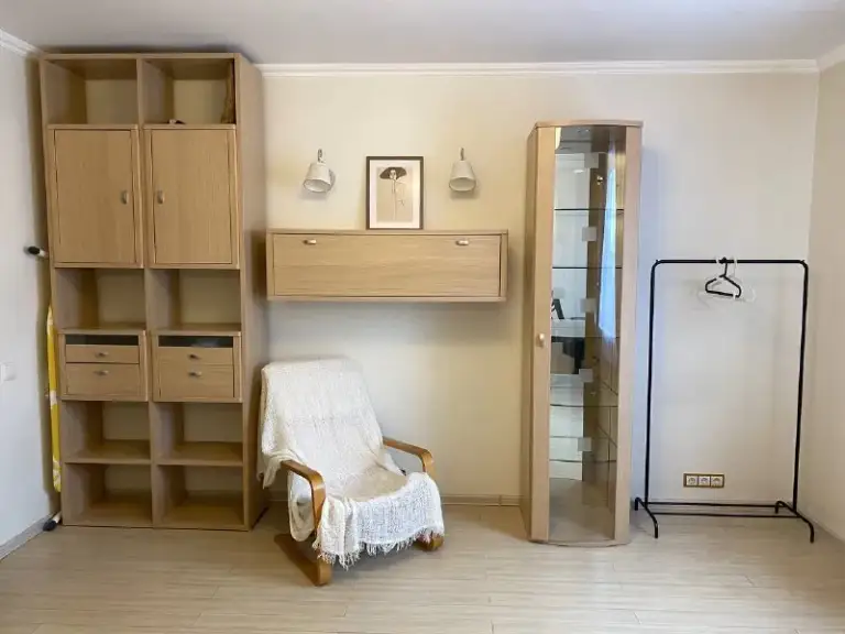 Комната, 17 м²
М щукинская
• 10 Мин на транспорте
• 2-Комнатная квартира
• 8 Этаж из 14
• Ул рогова 7, на карте
29 500 ₽/Мес, без комиссии
Большой гайд по аренде
Холодильник • стиральная машина • интернет • мебель • посудомойка • с животными • лифт • кондиционер • с детьми • телевизор • мусоропровод • консьерж
Район щукино
Чистота 4.24 транспорт 4.78
Парки и скверы 4.57
Субаренда. Ищу соседку в изолированную комнату в двухкомнатной квартире! Вся мебель в комнате останется как на фото (в феврале будет новый диван) тихий спокойный район, рядом много магазинов до метро 7-10мин на автобусе или трамвае, остановки рядом в квартире живет взрослый кот, животные обсуждаются лично заселение прямо сейчас до конца января или с 1 февраля
Лера, написать
Уровень доверия средний 🆗
Выложить квартиру бесплатно - фотография - 2