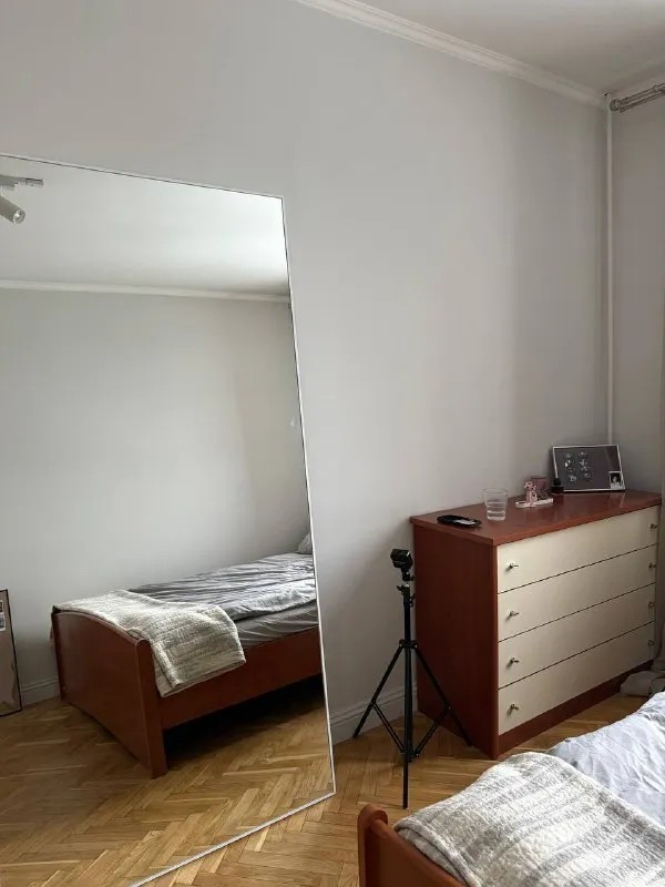 Комната, 22 м²
М юго-западная

• 15 Мин пешком
• 3-Комнатная квартира
• 14 Этаж из 15
• Пр-кт вернадского 89, на карте

50 000 ₽/Мес, без комиссии
Большой гайд по аренде

Интернет • мебель • посудомойка • холодильник • стиральная машина • телевизор • мусоропровод • лифт • кондиционер • с животными • с детьми • консьерж

Район тропарёво-никулино
Чистота 4.15 транспорт 4.82
Парки и скверы 4.77

Субаренда. Три комнаты, в каждой есть балкон; просторно, уютно! Здесь любят гостей и устраивать ужины с друзьями. В поисках человека, для которого дом будет также важен, как и для меня. Здесь идет речь не просто об аренде для регулярного проживания, но о месте, которое дарит ощущение дома. Цена: 50.000 + ку(примерно по 1.300 с человека) + залог 25000. © предоплату до просмотра просят только мошенники!

Kseniia s, написать
Уровень доверия низкий ⚠️
Выложить квартиру бесплатно - фотография - 2