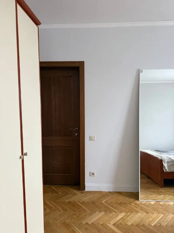 Комната, 22 м²
М юго-западная

• 15 Мин пешком
• 3-Комнатная квартира
• 14 Этаж из 15
• Пр-кт вернадского 89, на карте

50 000 ₽/Мес, без комиссии
Большой гайд по аренде

Интернет • мебель • посудомойка • холодильник • стиральная машина • телевизор • мусоропровод • лифт • кондиционер • с животными • с детьми • консьерж

Район тропарёво-никулино
Чистота 4.15 транспорт 4.82
Парки и скверы 4.77

Субаренда. Три комнаты, в каждой есть балкон; просторно, уютно! Здесь любят гостей и устраивать ужины с друзьями. В поисках человека, для которого дом будет также важен, как и для меня. Здесь идет речь не просто об аренде для регулярного проживания, но о месте, которое дарит ощущение дома. Цена: 50.000 + ку(примерно по 1.300 с человека) + залог 25000. © предоплату до просмотра просят только мошенники!

Kseniia s, написать
Уровень доверия низкий ⚠️
Выложить квартиру бесплатно - фотография - 5