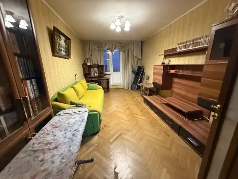 3-К квартира🏙️
М. Жулебино7️⃣

Сдается трёхкомнатная квартира 75 м².

‼️ На короткий срок 3-5 месяцев

М. Жулебино (5 минут пешком)

От собственника. Без комиссии

📍Адрес: москва, район жулебино, улица саранская 6к2, этаж 9/14

Есть вся необходимая мебель и техника для вашего комфортного проживания.

Возможно проживание с детьми.

Отличный район, широкие бульвары и проспекты, парк, фитнес и мн. Др. , для вас!!
Торговый центр "миля", food court привоз, поликлиники для взрослых и детей после капитального ремонта, отличная инфраструктура!!!

💳Условия проживания: 75.000₽/месяц + коммуналка.

Вопрос залога обсуждается индивидуально (!)

💌Telegram: @o_tsats - фотография - 3