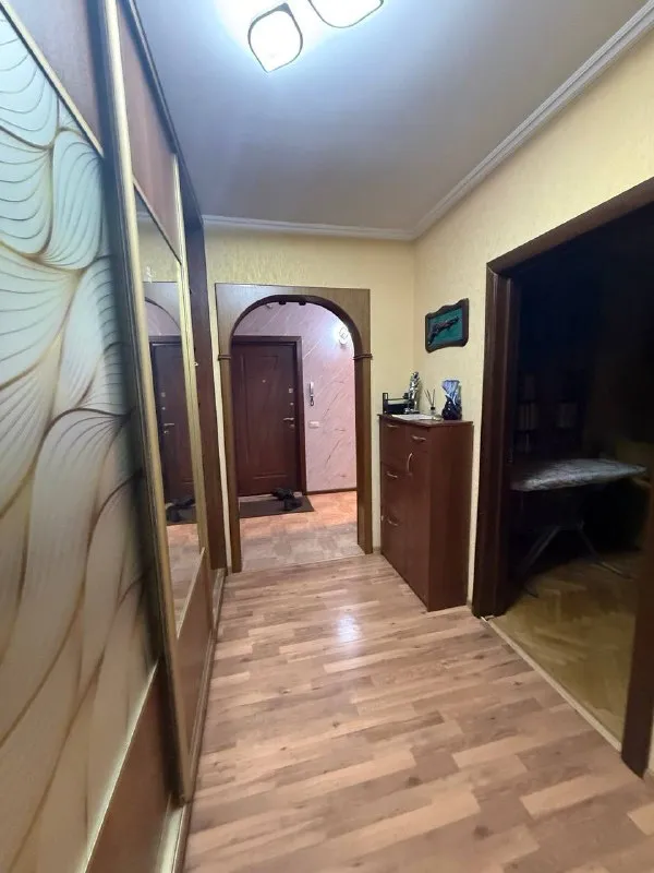 3-К квартира🏙️
М. Жулебино7️⃣

Сдается трёхкомнатная квартира 75 м².

‼️ На короткий срок 3-5 месяцев

М. Жулебино (5 минут пешком)

От собственника. Без комиссии

📍Адрес: москва, район жулебино, улица саранская 6к2, этаж 9/14

Есть вся необходимая мебель и техника для вашего комфортного проживания.

Возможно проживание с детьми.

Отличный район, широкие бульвары и проспекты, парк, фитнес и мн. Др. , для вас!!
Торговый центр "миля", food court привоз, поликлиники для взрослых и детей после капитального ремонта, отличная инфраструктура!!!

💳Условия проживания: 75.000₽/месяц + коммуналка.

Вопрос залога обсуждается индивидуально (!)

💌Telegram: @o_tsats - фотография - 4