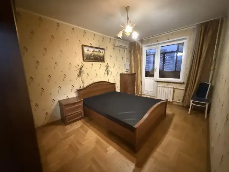 3-Комн квартира, 75 м²
М жулебино

• 5 Мин пешком
• 9 Этаж из 14
• Ул саранская 6 к2, на карте

75 000 ₽/Мес, без комиссии
Большой гайд по аренде

Интернет • мебель • холодильник • стиральная машина • с детьми • телевизор • мусоропровод • лифт • посудомойка • кондиционер • с животными • консьерж

Район выхино-жулебино
Чистота 3.37 транспорт 4.51
Парки и скверы 3.64

Собственник. Заселение возможно с 17.01.2026 квартира сдаётся на короткий срок 3-5 месяцев. Окна выходят во двор. Оплата расхода воды и электроэнергии производится нанимателем по показаниям счётчиков. Залог обсуждается индивидуально. Замечательные соседи. Отличная инфраструктура района для вашего удобства. © предоплату до просмотра просят только мошенники!

Oльга, написать
Уровень доверия низкий ⚠️
Выложить квартиру бесплатно - фотография - 1