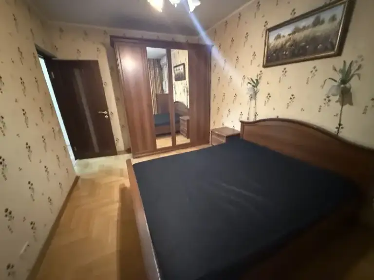 3-Комн квартира, 75 м²
М жулебино

• 5 Мин пешком
• 9 Этаж из 14
• Ул саранская 6 к2, на карте

75 000 ₽/Мес, без комиссии
Большой гайд по аренде

Интернет • мебель • холодильник • стиральная машина • с детьми • телевизор • мусоропровод • лифт • посудомойка • кондиционер • с животными • консьерж

Район выхино-жулебино
Чистота 3.37 транспорт 4.51
Парки и скверы 3.64

Собственник. Заселение возможно с 17.01.2026 квартира сдаётся на короткий срок 3-5 месяцев. Окна выходят во двор. Оплата расхода воды и электроэнергии производится нанимателем по показаниям счётчиков. Залог обсуждается индивидуально. Замечательные соседи. Отличная инфраструктура района для вашего удобства. © предоплату до просмотра просят только мошенники!

Oльга, написать
Уровень доверия низкий ⚠️
Выложить квартиру бесплатно - фотография - 2