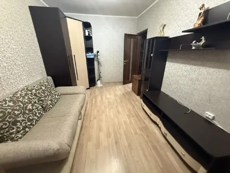 3-Комн квартира, 75 м²
М жулебино

• 5 Мин пешком
• 9 Этаж из 14
• Ул саранская 6 к2, на карте

75 000 ₽/Мес, без комиссии
Большой гайд по аренде

Интернет • мебель • холодильник • стиральная машина • с детьми • телевизор • мусоропровод • лифт • посудомойка • кондиционер • с животными • консьерж

Район выхино-жулебино
Чистота 3.37 транспорт 4.51
Парки и скверы 3.64

Собственник. Заселение возможно с 17.01.2026 квартира сдаётся на короткий срок 3-5 месяцев. Окна выходят во двор. Оплата расхода воды и электроэнергии производится нанимателем по показаниям счётчиков. Залог обсуждается индивидуально. Замечательные соседи. Отличная инфраструктура района для вашего удобства. © предоплату до просмотра просят только мошенники!

Oльга, написать
Уровень доверия низкий ⚠️
Выложить квартиру бесплатно - фотография - 3