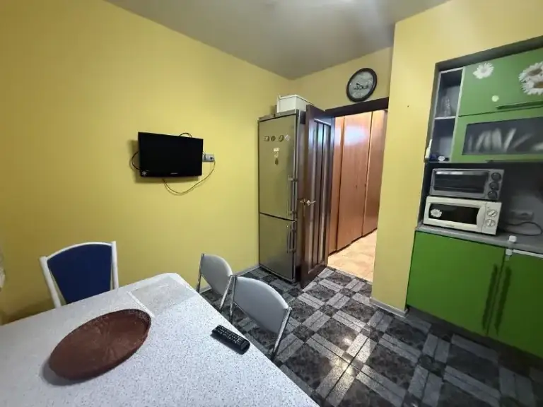 3-Комн квартира, 75 м²
М жулебино

• 5 Мин пешком
• 9 Этаж из 14
• Ул саранская 6 к2, на карте

75 000 ₽/Мес, без комиссии
Большой гайд по аренде

Интернет • мебель • холодильник • стиральная машина • с детьми • телевизор • мусоропровод • лифт • посудомойка • кондиционер • с животными • консьерж

Район выхино-жулебино
Чистота 3.37 транспорт 4.51
Парки и скверы 3.64

Собственник. Заселение возможно с 17.01.2026 квартира сдаётся на короткий срок 3-5 месяцев. Окна выходят во двор. Оплата расхода воды и электроэнергии производится нанимателем по показаниям счётчиков. Залог обсуждается индивидуально. Замечательные соседи. Отличная инфраструктура района для вашего удобства. © предоплату до просмотра просят только мошенники!

Oльга, написать
Уровень доверия низкий ⚠️
Выложить квартиру бесплатно - фотография - 7