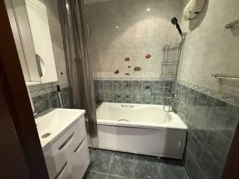 3-Комн квартира, 75 м²
М жулебино

• 5 Мин пешком
• 9 Этаж из 14
• Ул саранская 6 к2, на карте

75 000 ₽/Мес, без комиссии
Большой гайд по аренде

Интернет • мебель • холодильник • стиральная машина • с детьми • телевизор • мусоропровод • лифт • посудомойка • кондиционер • с животными • консьерж

Район выхино-жулебино
Чистота 3.37 транспорт 4.51
Парки и скверы 3.64

Собственник. Заселение возможно с 17.01.2026 квартира сдаётся на короткий срок 3-5 месяцев. Окна выходят во двор. Оплата расхода воды и электроэнергии производится нанимателем по показаниям счётчиков. Залог обсуждается индивидуально. Замечательные соседи. Отличная инфраструктура района для вашего удобства. © предоплату до просмотра просят только мошенники!

Oльга, написать
Уровень доверия низкий ⚠️
Выложить квартиру бесплатно - фотография - 9