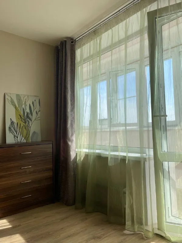 1-Комн квартира, 34.8 м²
М коптево
• 15 Мин пешком
• 14 Этаж из 16
• Б-р кронштадтский 26, на карте
65 000 ₽/Мес, без комиссии
Большой гайд по аренде
Холодильник • стиральная машина • интернет • мебель • телевизор • лифт • мусоропровод • посудомойка • кондиционер • с животными • с детьми • консьерж
Головинский район
Чистота 3.83 транспорт 4.78
Парки и скверы 4.83
Собственник. Светлая квартира с лоджией и видом на головинские пруды. Вся техника, кровать, диван, шкаф-купе. Во дворе бесплатная парковка. Рядом магазины, пвз яндекс маркет и ozon. Транспортная доступность (коптево, водный стадион). Соседи тихие. Сдам на длительный срок (от 1 года). Коммунальные услуги и wifi оплачиваются отдельно. © предоплату до просмотра просят только мошенники!
Sophia n, написать
Уровень доверия низкий ⚠️
Выложить квартиру бесплатно - фотография - 3