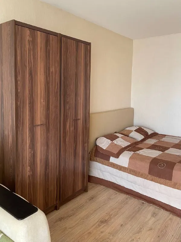 1-Комн квартира, 34.8 м²
М коптево
• 15 Мин пешком
• 14 Этаж из 16
• Б-р кронштадтский 26, на карте
65 000 ₽/Мес, без комиссии
Большой гайд по аренде
Холодильник • стиральная машина • интернет • мебель • телевизор • лифт • мусоропровод • посудомойка • кондиционер • с животными • с детьми • консьерж
Головинский район
Чистота 3.83 транспорт 4.78
Парки и скверы 4.83
Собственник. Светлая квартира с лоджией и видом на головинские пруды. Вся техника, кровать, диван, шкаф-купе. Во дворе бесплатная парковка. Рядом магазины, пвз яндекс маркет и ozon. Транспортная доступность (коптево, водный стадион). Соседи тихие. Сдам на длительный срок (от 1 года). Коммунальные услуги и wifi оплачиваются отдельно. © предоплату до просмотра просят только мошенники!
Sophia n, написать
Уровень доверия низкий ⚠️
Выложить квартиру бесплатно - фотография - 5
