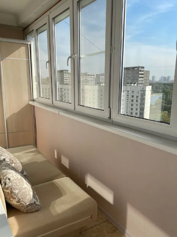 1-Комн квартира, 34.8 м²
М коптево
• 15 Мин пешком
• 14 Этаж из 16
• Б-р кронштадтский 26, на карте
65 000 ₽/Мес, без комиссии
Большой гайд по аренде
Холодильник • стиральная машина • интернет • мебель • телевизор • лифт • мусоропровод • посудомойка • кондиционер • с животными • с детьми • консьерж
Головинский район
Чистота 3.83 транспорт 4.78
Парки и скверы 4.83
Собственник. Светлая квартира с лоджией и видом на головинские пруды. Вся техника, кровать, диван, шкаф-купе. Во дворе бесплатная парковка. Рядом магазины, пвз яндекс маркет и ozon. Транспортная доступность (коптево, водный стадион). Соседи тихие. Сдам на длительный срок (от 1 года). Коммунальные услуги и wifi оплачиваются отдельно. © предоплату до просмотра просят только мошенники!
Sophia n, написать
Уровень доверия низкий ⚠️
Выложить квартиру бесплатно - фотография - 6