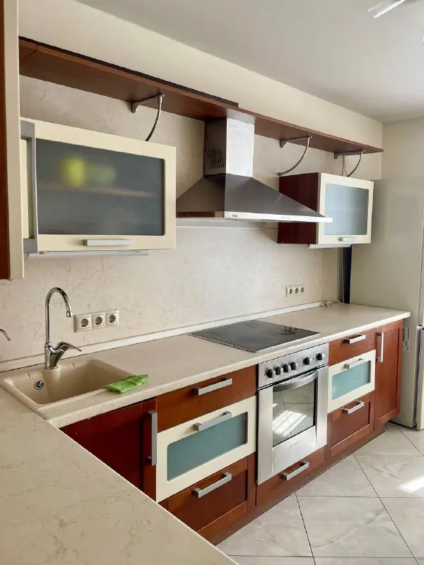 1-Комн квартира, 34.8 м²
М коптево
• 15 Мин пешком
• 14 Этаж из 16
• Б-р кронштадтский 26, на карте
65 000 ₽/Мес, без комиссии
Большой гайд по аренде
Холодильник • стиральная машина • интернет • мебель • телевизор • лифт • мусоропровод • посудомойка • кондиционер • с животными • с детьми • консьерж
Головинский район
Чистота 3.83 транспорт 4.78
Парки и скверы 4.83
Собственник. Светлая квартира с лоджией и видом на головинские пруды. Вся техника, кровать, диван, шкаф-купе. Во дворе бесплатная парковка. Рядом магазины, пвз яндекс маркет и ozon. Транспортная доступность (коптево, водный стадион). Соседи тихие. Сдам на длительный срок (от 1 года). Коммунальные услуги и wifi оплачиваются отдельно. © предоплату до просмотра просят только мошенники!
Sophia n, написать
Уровень доверия низкий ⚠️
Выложить квартиру бесплатно - фотография - 7