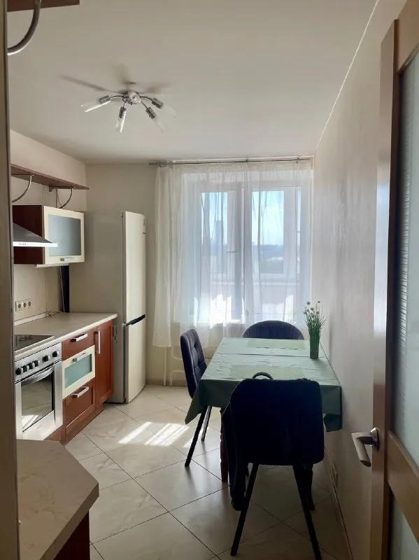 1-Комн квартира, 34.8 м²
М коптево
• 15 Мин пешком
• 14 Этаж из 16
• Б-р кронштадтский 26, на карте
65 000 ₽/Мес, без комиссии
Большой гайд по аренде
Холодильник • стиральная машина • интернет • мебель • телевизор • лифт • мусоропровод • посудомойка • кондиционер • с животными • с детьми • консьерж
Головинский район
Чистота 3.83 транспорт 4.78
Парки и скверы 4.83
Собственник. Светлая квартира с лоджией и видом на головинские пруды. Вся техника, кровать, диван, шкаф-купе. Во дворе бесплатная парковка. Рядом магазины, пвз яндекс маркет и ozon. Транспортная доступность (коптево, водный стадион). Соседи тихие. Сдам на длительный срок (от 1 года). Коммунальные услуги и wifi оплачиваются отдельно. © предоплату до просмотра просят только мошенники!
Sophia n, написать
Уровень доверия низкий ⚠️
Выложить квартиру бесплатно - фотография - 8