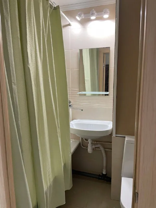 1-Комн квартира, 34.8 м²
М коптево
• 15 Мин пешком
• 14 Этаж из 16
• Б-р кронштадтский 26, на карте
65 000 ₽/Мес, без комиссии
Большой гайд по аренде
Холодильник • стиральная машина • интернет • мебель • телевизор • лифт • мусоропровод • посудомойка • кондиционер • с животными • с детьми • консьерж
Головинский район
Чистота 3.83 транспорт 4.78
Парки и скверы 4.83
Собственник. Светлая квартира с лоджией и видом на головинские пруды. Вся техника, кровать, диван, шкаф-купе. Во дворе бесплатная парковка. Рядом магазины, пвз яндекс маркет и ozon. Транспортная доступность (коптево, водный стадион). Соседи тихие. Сдам на длительный срок (от 1 года). Коммунальные услуги и wifi оплачиваются отдельно. © предоплату до просмотра просят только мошенники!
Sophia n, написать
Уровень доверия низкий ⚠️
Выложить квартиру бесплатно - фотография - 9