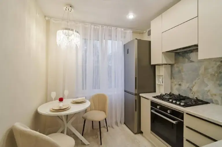1-К квартира🏙️
М. Новые черемушки6️⃣

Сдаю свою светлую, уютную 1- комнатную квартиру на длительный срок.

📍Адрес: метро новые черемушки, ул. Архитектора власова, 41. До метро 8 минут пешком.

Квартира после ремонта, техника новая: есть посудомоечная машина, холодильник, духовой шкаф, стиральная машинка. Окна выходят на тихий двор.
В квартире после ремонта никто и не жил.

Транспортная доступность:
- Две станции метро в пешей доступности: м. Новые черемушки - 8 мин, м. Воронцовская (бкл) - 13 мин;
- Прямо от дома наземный транспорт до мгу, воробьевых гор, большого московского цирка
- Топовые вузы страны, до которых удобно добираться на метро/автобусах/авто;
- До кремля 13 км.

Инфраструктура:
- Через дорогу воронцовский парк;
- Большая парковка перед домом;
- Рядом магазины перекресток, азбука вкуса, вкусвилл;
- Спорткомплекс черемушки, теннисный корт, фитнес центр world class.

💳Оплата: 80.000₽/месяц + залог 1 месяц. Коммунальные платежи по счётчикам.

💌Telegram: @harkeval

➡️Предоплату/бронь/заморозку денег/автооплату до просмотра квартиры не вносить! Если по этому объявлению спрашивают какую либо оплату сообщите по контактам в описании канала. - фотография - 10