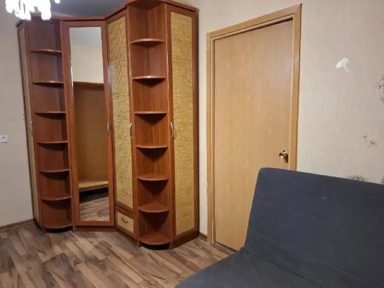 Две комнаты🏙️
М. Новоясеневская6️⃣
М. Новоясеневская (5-7 минут пешком).
📍Адрес: новоясеневский проспект, 40к3
Сдаются 2 (две) смежные комнаты (закрываются на ключ). Только женское размещение (1-3 девушки), долгосрочно, граждане рф, договор.
Окна пластиковые, в зале кондиционер, холодильник. Сантехника чистая, все исправно работает.
В третьей (отдельной) комнате проживает женщина.
В квартире тепло, чисто, спокойно. Много места для хранения вещей, вся необходимая техника. В квартире не курят.
Без питомцев. Без залога и комиссии.
💳Цена: 40.000₽/месяц +к/у за воду и свет (делится на количество жильцов).
Звонить с 10:00 до 22:00.
💌Контакт: +7-927-439-70-73 марина. Так же писать в тг, whatsapp, max. - фотография - 2