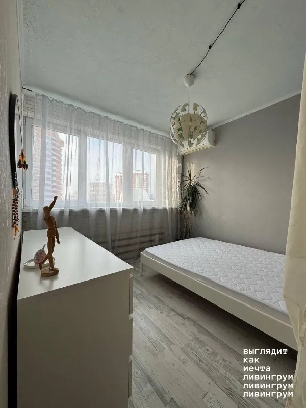 2-Комн квартира, 47 м²
М новаторская

• 7 Мин пешком
• 17 Этаж из 17
• Ул удальцова 6, на карте

100 000 ₽/Мес, без комиссии
Больше квартир и комнат

Стиральная машина • интернет • мебель • холодильник • кондиционер • телевизор • лифт • мусоропровод • с детьми • посудомойка • с животными • консьерж

Район проспект вернадского
Чистота 4.53 транспорт 4.62
Парки и скверы 4.83

Аренда. Собственник. Солнечная евродвушка. Кухня-гостиная с панорамной лоджией, две спальни с 2-спальными кроватями. Совмещенный санузел. Окна на солнечную сторону. В 7 минутах пешком метро и бкл проспект вернадского и новаторская и вся необходимая инфраструктура. За домом пруды и два парка. Парковка со шлагбаумом. Ку по счетчикам. Залог 30к. Без комиссии.

Олеся, написать
Уровень доверия средний 🆗
Выложить квартиру бесплатно - фотография - 1
