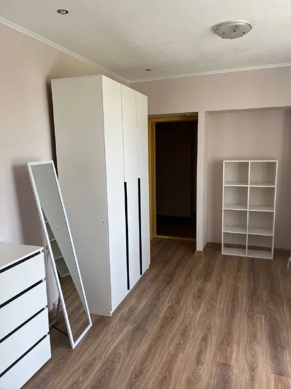 Комната, 22 м²
М новаторская

• 10 Мин пешком
• 3-Комнатная квартира
• 5 Этаж из 8
• Пр-кт ленинский 89/2, на карте

27 000 ₽/Мес, без комиссии
Большой гайд по аренде

Холодильник • стиральная машина • интернет • мебель • лифт • посудомойка • кондиционер • с животными • с детьми • телевизор • мусоропровод • консьерж

Ломоносовский район
Чистота 4.90 транспорт 4.04
Парки и скверы 5.00

Субаренда. Ищем соседку в комнату на двоих человек в коливинге. Стоимость указана за место в коммнате. В стоимость включены еженедельный клининг, мастер, онлайн-поддержка по бытовым воаросам. Бесплатный интернет. © предоплату до просмотра просят только мошенники!

Алла к, написать
Уровень доверия низкий ⚠️
Выложить квартиру бесплатно - фотография - 4