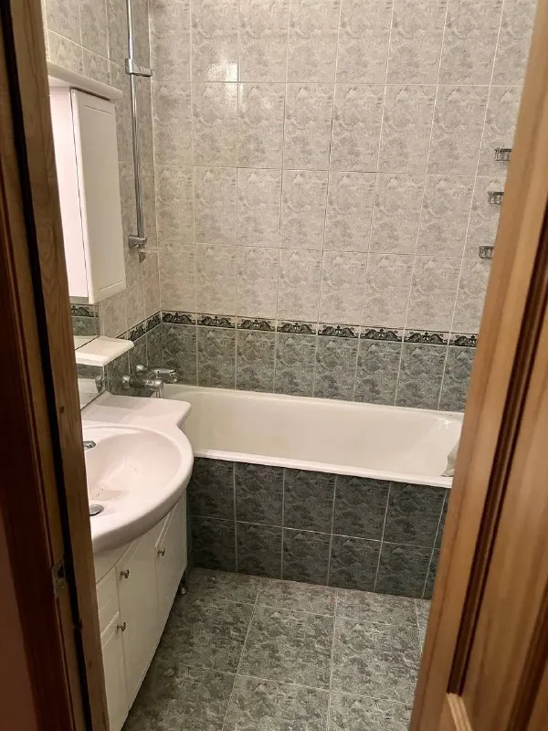 3-Комн квартира, 75 м²
М новогиреево
• 5 Мин пешком
• 7 Этаж из 16
• Пр-кт зелёный 48 к3, на карте
85 000 ₽/Мес, без комиссии
Большой гайд по аренде
Холодильник • стиральная машина • интернет • мебель • посудомойка • кондиционер • с животными • с детьми • телевизор • мусоропровод • лифт • консьерж
Район новогиреево
Чистота 3.30 транспорт 4.55
Парки и скверы 4.34
Собственник. Собственник! Сдам трешку в 4 мин пешком от метро новогиреево современный кирпичный дом, закрытая территория, консьержи 75 кв. М. , две лоджии, просторная кухня (12 кв. М). Хороший светлый ремонт, вся техника, включая кондиционер, диспоузер и посудомоечную машину 90 тысяч в месяц с учетом всех ку, залог 90 тысяч (можно разбить) заезд с 1 февраля © предоплату до просмотра просят только мошенники!
¤๋ࣩࣧࣧࣧࣧࣧࣧࣧࣧࣧࣧࣧ͜͡ ¤, Написать
Уровень доверия низкий ⚠️
Выложить квартиру бесплатно - фотография - 6