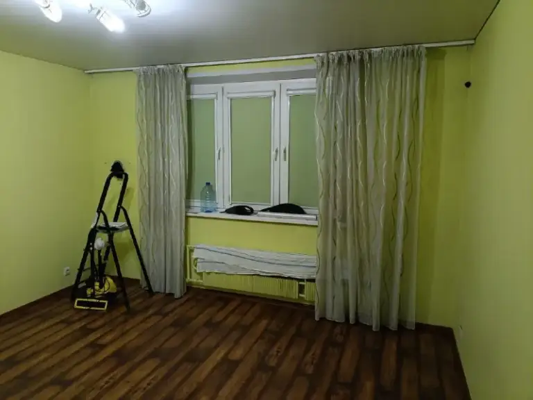 2-Комн квартира, 52.6 м²
М перово

• 10 Мин пешком
• 2 Этаж из 12
• Пр-кт зелёный 6 к2, на карте

75 000 ₽/Мес, без комиссии
Большой гайд по аренде

Холодильник • стиральная машина • интернет • мебель • с животными • телевизор • лифт • посудомойка • кондиционер • с детьми • мусоропровод • консьерж

Район перово
Чистота 3.24 транспорт 4.43
Парки и скверы 4.53

Собственник. Сдаётся надолго. Окна выходят на улицу. Есть балкон, шкафы, шкаф-кровать. На кухне микроволновка, стиралка, чайник, духовка. Вторая комната пустая. Квартира после клининга. Залог в стоимость аренды, коммуналка 7-9к, есть счётчики. Соседи приличная семья, живут больше 10 лет. Рядом парк, продуктовые (вкусвилл, пятёрочка), хозмагазины, аптеки. © предоплату до просмотра просят только мошенники!

Porsha, написать
Уровень доверия низкий ⚠️
Выложить квартиру бесплатно - фотография - 7