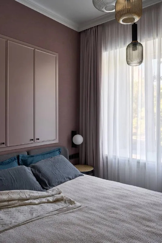 2-К квартира🏙️
М. Смоленская/арбатская4️⃣

🐾Dog friendly🐾

Рада всем, кроме риэлторов 🤍

👋Дорогие друзья, сдаю свою любимую двухкомнатную квартиру на 3 этаже старинного пятиэтажного кирпичного дома в самом сердце арбата.

Высокие потолки, много света и тишина — все окна выходят во двор. Застеклённый балкон с окнами в пол и выходом из кухни и гостиной, порядок стережёт давид😁.

🌿Здесь особенно приятно завтракать летом, любуясь видом, словно сошедшим с картины поленова «московский дворик».

⭐️. .. >

ⓜ️Метро смоленская и арбатская расположены всего в 10 минутах ходьбы от дома, а до кропоткинской можно дойти за 16 минут.

📍Адрес: улица арбат — редкое тихое место, где классика действительно витает в воздухе. Интеллигентные и спокойные соседи.

🌟Квартира идеально подойдёт для пары без детей или одного человека, который ценит тишину.

🐾Готова рассмотреть арендаторов с небольшой и воспитанной собачкой.

💳Стоимость: 230.000₽ + жку+ залог, который можно будет разделить на два платежа. ✍️

💌Пишите в тг: @allilueva31 или звоните +7-916-354-52-05
Рада всем, кроме риэлторов 🤍 - фотография - 7