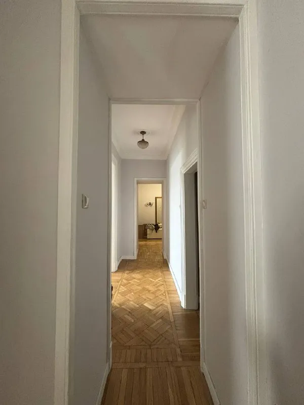 3-Комн квартира, 92 м²
М таганская

• 7 Мин пешком
• 6 Этаж из 23
• Наб котельническая 1/15б, на карте

180 000 ₽/Мес, без комиссии
Большой гайд по аренде

Холодильник • стиральная машина • посудомойка • кондиционер • интернет • мебель • телевизор • консьерж • лифт • с животными • с детьми • мусоропровод

Субаренда. Сдается с 10.02.26 до 10.03.26 жемчужина в знаменитой высотке на котельнической с видом на кремль окна выходят на закатную сторону. 3 комнаты спальня, гостиная, кабинет, большая прихожая, 2 кладовки. Квартира полностью укомплектована всем необходимым. © предоплату до просмотра просят только мошенники!

Arina s, написать
Уровень доверия низкий ⚠️
Выложить квартиру бесплатно - фотография - 6