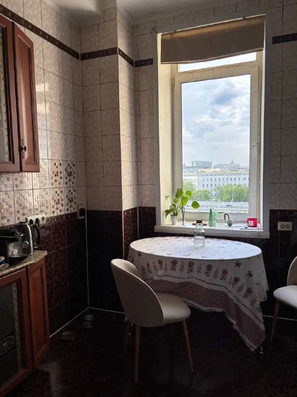 3-Комн квартира, 92 м²
М таганская

• 7 Мин пешком
• 6 Этаж из 23
• Наб котельническая 1/15б, на карте

180 000 ₽/Мес, без комиссии
Большой гайд по аренде

Холодильник • стиральная машина • посудомойка • кондиционер • интернет • мебель • телевизор • консьерж • лифт • с животными • с детьми • мусоропровод

Субаренда. Сдается с 10.02.26 до 10.03.26 жемчужина в знаменитой высотке на котельнической с видом на кремль окна выходят на закатную сторону. 3 комнаты спальня, гостиная, кабинет, большая прихожая, 2 кладовки. Квартира полностью укомплектована всем необходимым. © предоплату до просмотра просят только мошенники!

Arina s, написать
Уровень доверия низкий ⚠️
Выложить квартиру бесплатно - фотография - 7