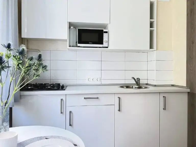 1-Комн квартира, 33 м²
М беляево
• 12 Мин пешком
• 5 Этаж из 9
• Ул генерала антонова 7 к2, на карте
75 000 ₽/Мес, без комиссии
Большой гайд по аренде
Интернет • мебель • стиральная машина • холодильник • мусоропровод • телевизор • лифт • посудомойка • кондиционер • с животными • с детьми • консьерж
Район коньково
Чистота 4.63 транспорт 4.56
Парки и скверы 4.83
Собственник. Готова к заселению. Сдается после ремонта уютная квартира в тихом и зелёном районе! Современная планировка: отдельная гардеробная, рабочий стол и зона отдыха с ортопедической кроватью. Техника bosch, samsung. В шаговой доступности парки, магазины. Идеальный вариант для тех, кто ценит комфорт и функциональность. Залог месяц. © предоплату до просмотра просят только мошенники!
Elena, написать
Уровень доверия низкий ⚠️
Выложить квартиру бесплатно - фотография - 7