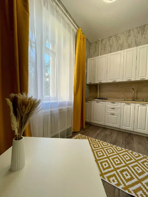 Комната, 16 м²
М автозаводская

• 7 Мин пешком
• 4-Комнатная квартира
• 4 Этаж из 5
• Пер пересветов 4 к1, на карте

Холодильник • стиральная машина • интернет • мебель • телевизор • лифт • мусоропровод • посудомойка • кондиционер • с животными • с детьми • консьерж

Даниловский район
Чистота 4.61 транспорт 4.79
Парки и скверы 4.32

Субаренда. Апартаменты. Ищем соседку в комнату для 2 девочек на автозаводской что у нас есть? Дружный состав: от 18 до 30 лет, открытые и позитивные. Комфорт: общая зона с тв, микроволновка, кофемашина. Квартира: качественный ремонт. Просторно, высокие потолки 3м. P. S. Есть также варианты для парней и девушек в других коливингах. © предоплату до просмотра просят только мошенники!

Аукцион! Предложи цену в комментариях с рассказом о себе. Собственник напишет в лс на лучшее предложение.
Выложить квартиру бесплатно - фотография - 5