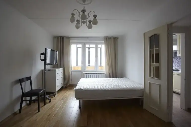 1-Комн квартира, 32 м²
М вднх

• 3 Мин пешком
• 7 Этаж из 9
• Б-р ракетный 5, на карте

80 000 ₽/Мес, без комиссии
Большой гайд по аренде

Холодильник • стиральная машина • интернет • мебель • посудомойка • с детьми • мусоропровод • лифт • кондиционер • с животными • телевизор • консьерж

Алексеевский район
Чистота 4.43 транспорт 4.84
Парки и скверы 4.63

Собственник. Собственники, с 23 января, надолго, работающим гражданам рф (не онлайн), есть лоджия, вид из окон прекрасный, есть встроенный холодильник, встроенная стиралка с сушкой, встроенная посудомойка. Микроволновка. Нет духовки. , залог 80 000, магазинов полно, парков по округе - ног не хватит все пройти. 2 реальных минуты до метро вднх. © предоплату до просмотра просят только мошенники!

Denis, написать
Уровень доверия низкий ⚠️
Выложить квартиру бесплатно - фотография - 1