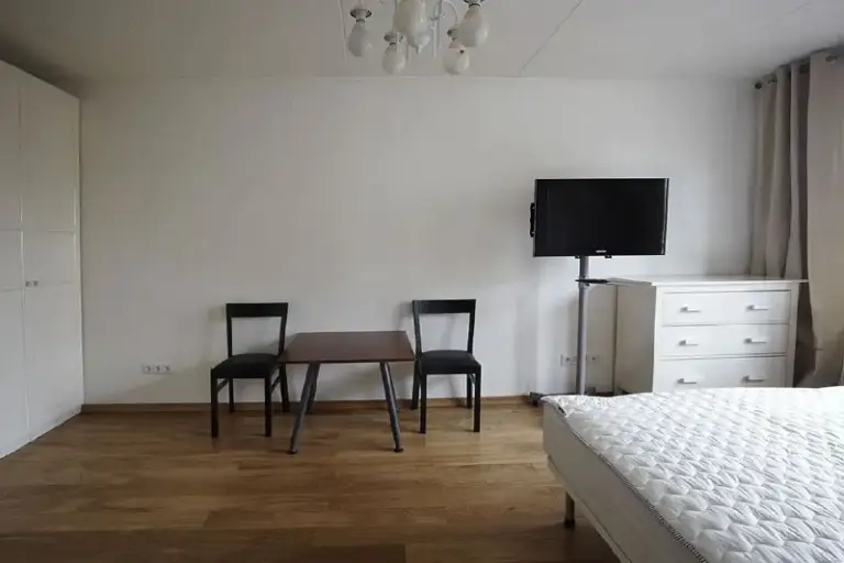 1-Комн квартира, 32 м²
М вднх

• 3 Мин пешком
• 7 Этаж из 9
• Б-р ракетный 5, на карте

80 000 ₽/Мес, без комиссии
Большой гайд по аренде

Холодильник • стиральная машина • интернет • мебель • посудомойка • с детьми • мусоропровод • лифт • кондиционер • с животными • телевизор • консьерж

Алексеевский район
Чистота 4.43 транспорт 4.84
Парки и скверы 4.63

Собственник. Собственники, с 23 января, надолго, работающим гражданам рф (не онлайн), есть лоджия, вид из окон прекрасный, есть встроенный холодильник, встроенная стиралка с сушкой, встроенная посудомойка. Микроволновка. Нет духовки. , залог 80 000, магазинов полно, парков по округе - ног не хватит все пройти. 2 реальных минуты до метро вднх. © предоплату до просмотра просят только мошенники!

Denis, написать
Уровень доверия низкий ⚠️
Выложить квартиру бесплатно - фотография - 2