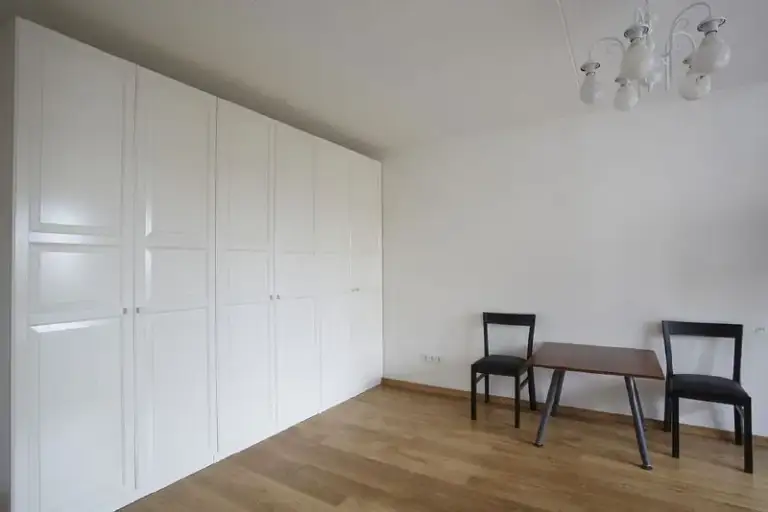 1-Комн квартира, 32 м²
М вднх

• 3 Мин пешком
• 7 Этаж из 9
• Б-р ракетный 5, на карте

80 000 ₽/Мес, без комиссии
Большой гайд по аренде

Холодильник • стиральная машина • интернет • мебель • посудомойка • с детьми • мусоропровод • лифт • кондиционер • с животными • телевизор • консьерж

Алексеевский район
Чистота 4.43 транспорт 4.84
Парки и скверы 4.63

Собственник. Собственники, с 23 января, надолго, работающим гражданам рф (не онлайн), есть лоджия, вид из окон прекрасный, есть встроенный холодильник, встроенная стиралка с сушкой, встроенная посудомойка. Микроволновка. Нет духовки. , залог 80 000, магазинов полно, парков по округе - ног не хватит все пройти. 2 реальных минуты до метро вднх. © предоплату до просмотра просят только мошенники!

Denis, написать
Уровень доверия низкий ⚠️
Выложить квартиру бесплатно - фотография - 3