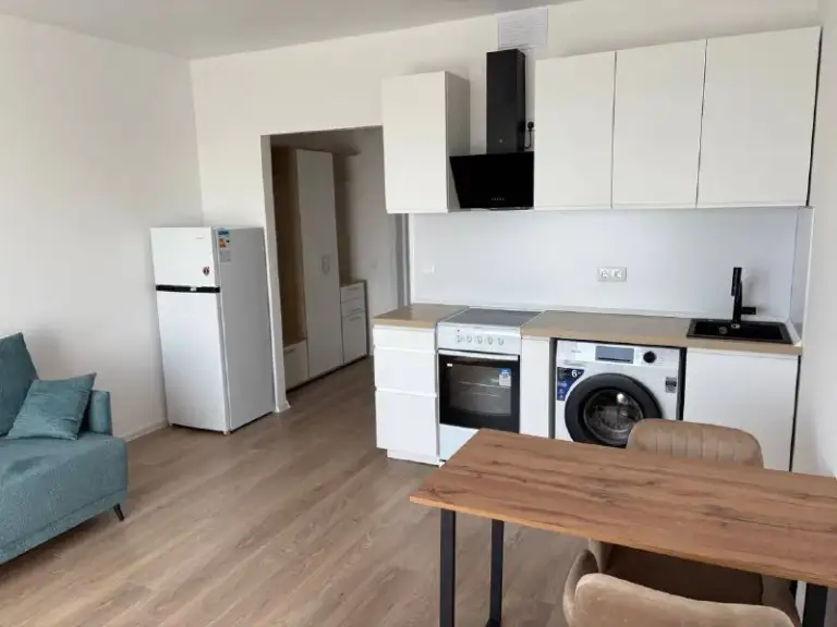 Студия, 25 м²
М щербинка
• 7 Мин пешком
• 13 Этаж из 20
• Ш варшавское 284 к3, на карте
40 000 ₽/Мес, без комиссии
Большой гайд по аренде
Мебель • стиральная машина • холодильник • с детьми • мусоропровод • лифт • посудомойка • кондиционер • интернет • с животными • телевизор • консьерж
Район южное бутово
Чистота 4.24 транспорт 3.99
Парки и скверы 4.89
Собственник. Уютная квартира с хорошим видом из окна, адекватные соседи, новые и чистые подъезды. Жк находится в 10 минутах пешим ходом от мцд щербинка и в 15 минутах на автобусе от остановки, которая находится у дома, дом метро бульвар дмитрия донского. Сам жк был сдан в 2024 году, все новое, есть двор, входы в подъезд и на этаж по коду на двери. © предоплату до просмотра просят только мошенники!
Zima, написать
Уровень доверия низкий ⚠️
Выложить квартиру бесплатно - фотография - 1