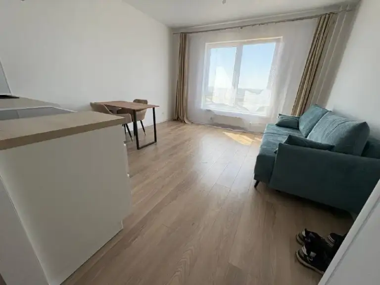 Студия, 25 м²
М щербинка
• 7 Мин пешком
• 13 Этаж из 20
• Ш варшавское 284 к3, на карте
40 000 ₽/Мес, без комиссии
Большой гайд по аренде
Мебель • стиральная машина • холодильник • с детьми • мусоропровод • лифт • посудомойка • кондиционер • интернет • с животными • телевизор • консьерж
Район южное бутово
Чистота 4.24 транспорт 3.99
Парки и скверы 4.89
Собственник. Уютная квартира с хорошим видом из окна, адекватные соседи, новые и чистые подъезды. Жк находится в 10 минутах пешим ходом от мцд щербинка и в 15 минутах на автобусе от остановки, которая находится у дома, дом метро бульвар дмитрия донского. Сам жк был сдан в 2024 году, все новое, есть двор, входы в подъезд и на этаж по коду на двери. © предоплату до просмотра просят только мошенники!
Zima, написать
Уровень доверия низкий ⚠️
Выложить квартиру бесплатно - фотография - 4