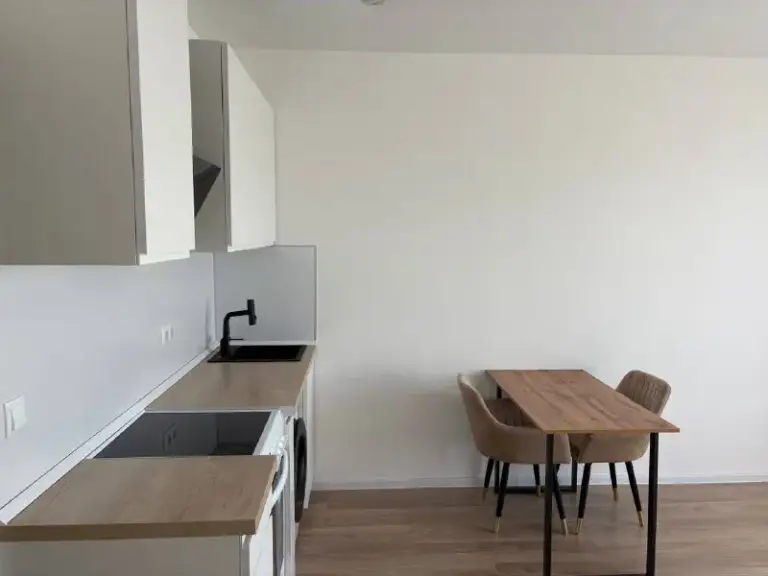 Студия, 25 м²
М щербинка
• 7 Мин пешком
• 13 Этаж из 20
• Ш варшавское 284 к3, на карте
40 000 ₽/Мес, без комиссии
Большой гайд по аренде
Мебель • стиральная машина • холодильник • с детьми • мусоропровод • лифт • посудомойка • кондиционер • интернет • с животными • телевизор • консьерж
Район южное бутово
Чистота 4.24 транспорт 3.99
Парки и скверы 4.89
Собственник. Уютная квартира с хорошим видом из окна, адекватные соседи, новые и чистые подъезды. Жк находится в 10 минутах пешим ходом от мцд щербинка и в 15 минутах на автобусе от остановки, которая находится у дома, дом метро бульвар дмитрия донского. Сам жк был сдан в 2024 году, все новое, есть двор, входы в подъезд и на этаж по коду на двери. © предоплату до просмотра просят только мошенники!
Zima, написать
Уровень доверия низкий ⚠️
Выложить квартиру бесплатно - фотография - 5