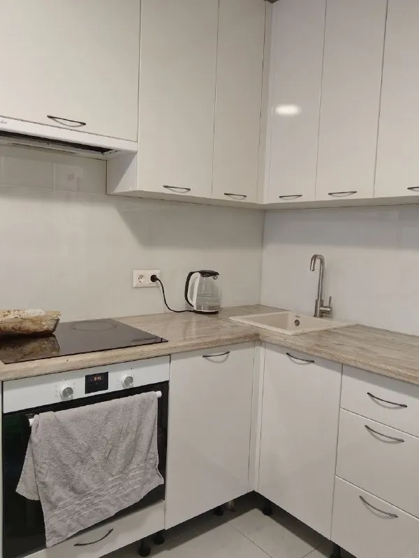 2-Комн квартира, 38.2 м²
М митино

• 10 Мин пешком
• 25 Этаж из 33
• Красногорск, ул видная 6, на карте

60 000 ₽/Мес, без комиссии
Большой гайд по аренде

Стиральная машина • интернет • мебель • посудомойка • холодильник • с животными • лифт • с детьми • кондиционер • телевизор • мусоропровод • консьерж

Субаренда. Уезжаю на время, сдаю(заключаю договор) на неск. Месяцев/до осени.   Заселение до конца января. Балкона нет. Окна выходят на лес, видна парковка. Есть посудомойка, свч, тостер, чайник, стиральная машина, вайфай оплачиваю я. Ку выходит около 3-4к. Соседи тихие. В квартире светло. Залог. Дикси, кб, и гипер-глобус. Можно семье с детьми, животными.

Mariia, написать
Уровень доверия средний 🆗
Выложить квартиру бесплатно - фотография - 7