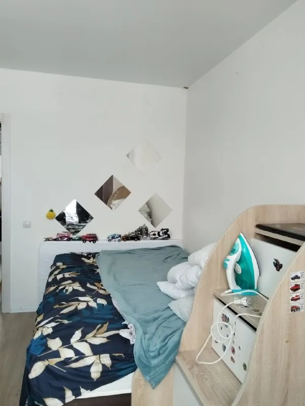 2-Комн квартира, 38.2 м²
М митино

• 10 Мин пешком
• 25 Этаж из 33
• Красногорск, ул видная 6, на карте

60 000 ₽/Мес, без комиссии
Большой гайд по аренде

Стиральная машина • интернет • мебель • посудомойка • холодильник • с животными • лифт • с детьми • кондиционер • телевизор • мусоропровод • консьерж

Субаренда. Уезжаю на время, сдаю(заключаю договор) на неск. Месяцев/до осени.   Заселение до конца января. Балкона нет. Окна выходят на лес, видна парковка. Есть посудомойка, свч, тостер, чайник, стиральная машина, вайфай оплачиваю я. Ку выходит около 3-4к. Соседи тихие. В квартире светло. Залог. Дикси, кб, и гипер-глобус. Можно семье с детьми, животными.

Mariia, написать
Уровень доверия средний 🆗
Выложить квартиру бесплатно - фотография - 9