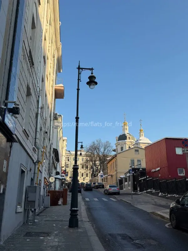 М. Кузнецкий мост
Комната

Звонарский переулок, напротив сандунов. Район лубянки

Комната в 5-ой коммунальной квартире. Сдается на долгий срок. Уже свободна, заезжать можно сейчас,

Ищем соседку или соседа в комнату на звонарский переулок. Самое сердце москвы. Исторический центр. До метро 7 минут. Рядом институт мархи. Комната очень тёплая и тихая. 10 квадратных метров. Соседи все адекватные, спокойные. Общие туалет, ванная комната и кухня.

Расскажу про всех соседей подробней, отправлю больше фото. Пишите.

Гостей не водим.

Цена: 35.000₽ в месяц с учётом ку

Контакты @pollu_shka

➡️Предоплату/бронь/заморозку денег/автооплату до просмотра квартиры не вносить! Если по этому объявлению спрашивают какую либо оплату сообщите по контактам в описании канала. - фотография - 1