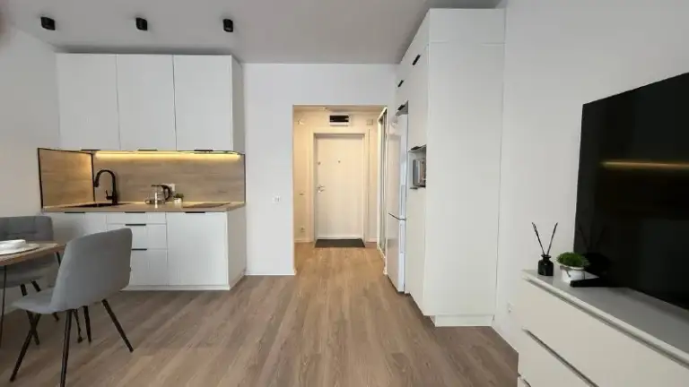 Студия🏙️
М. Филатов луг1️⃣

Сдаётся квартира-студия 25 м² с 29.01.26. В долгосрочную аренду

📍Адрес: город москва, внутригородская территория
Муниципальный округ коммунарка, улица большое понизовье, дом 8

Метро «филатов луг» в шаговой доступности, до центра 30 минут по прямой ветке. Развитый район со всей инфраструктурой.

💳Цена: 60.000₽ + ку / залог 60.000₽ / без комиссии

Строго без животных

Показы 29.01.26

💌Telegram: @dimagresev - фотография - 6
