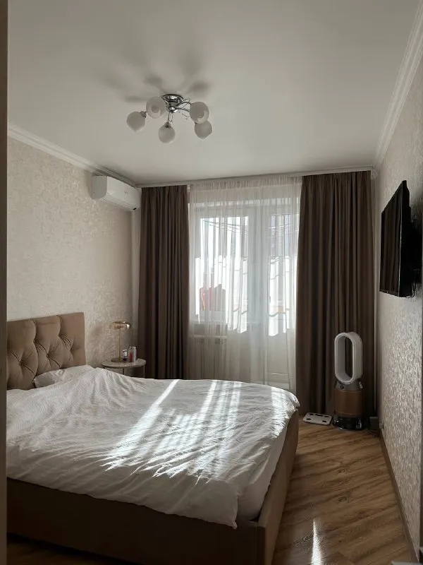 2-Комн квартира, 52.2 м²
М марьино
• 10 Мин пешком
• 11 Этаж из 15
• Б-р новочеркасский 36, на карте
90 000 ₽/Мес, без комиссии
Большой гайд по аренде
Стиральная машина • интернет • мебель • холодильник • посудомойка • кондиционер • с детьми • телевизор • лифт • мусоропровод • с животными • консьерж
Район марьино
Чистота 3.85 транспорт 4.33
Парки и скверы 4.67
Собственник. Светлая 2хкомнатная квартира с балконом. В 2х минутах ходьбы от дома огромный парк с видом на москву-реку. Ремонт сделан для себя, удобные места хранения, дорогая бытовая техника. Обе жилые комнаты оборудованы кондиционерами. Очень уютная атмосфера в квартире, что всегда подмечали гости ранее жили только собственники, сдается впервые. Без комиссии. © предоплату до просмотра просят только мошенники!
Илина, написать
Уровень доверия низкий ⚠️
Выложить квартиру бесплатно - фотография - 1