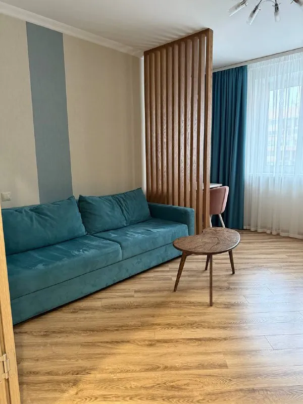 2-Комн квартира, 52.2 м²
М марьино
• 10 Мин пешком
• 11 Этаж из 15
• Б-р новочеркасский 36, на карте
90 000 ₽/Мес, без комиссии
Большой гайд по аренде
Стиральная машина • интернет • мебель • холодильник • посудомойка • кондиционер • с детьми • телевизор • лифт • мусоропровод • с животными • консьерж
Район марьино
Чистота 3.85 транспорт 4.33
Парки и скверы 4.67
Собственник. Светлая 2хкомнатная квартира с балконом. В 2х минутах ходьбы от дома огромный парк с видом на москву-реку. Ремонт сделан для себя, удобные места хранения, дорогая бытовая техника. Обе жилые комнаты оборудованы кондиционерами. Очень уютная атмосфера в квартире, что всегда подмечали гости ранее жили только собственники, сдается впервые. Без комиссии. © предоплату до просмотра просят только мошенники!
Илина, написать
Уровень доверия низкий ⚠️
Выложить квартиру бесплатно - фотография - 3